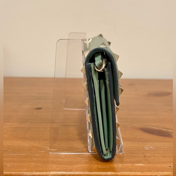 Valentino Garavani rockstud wristlet wallet green tea sorbet - Picture 4 of 10